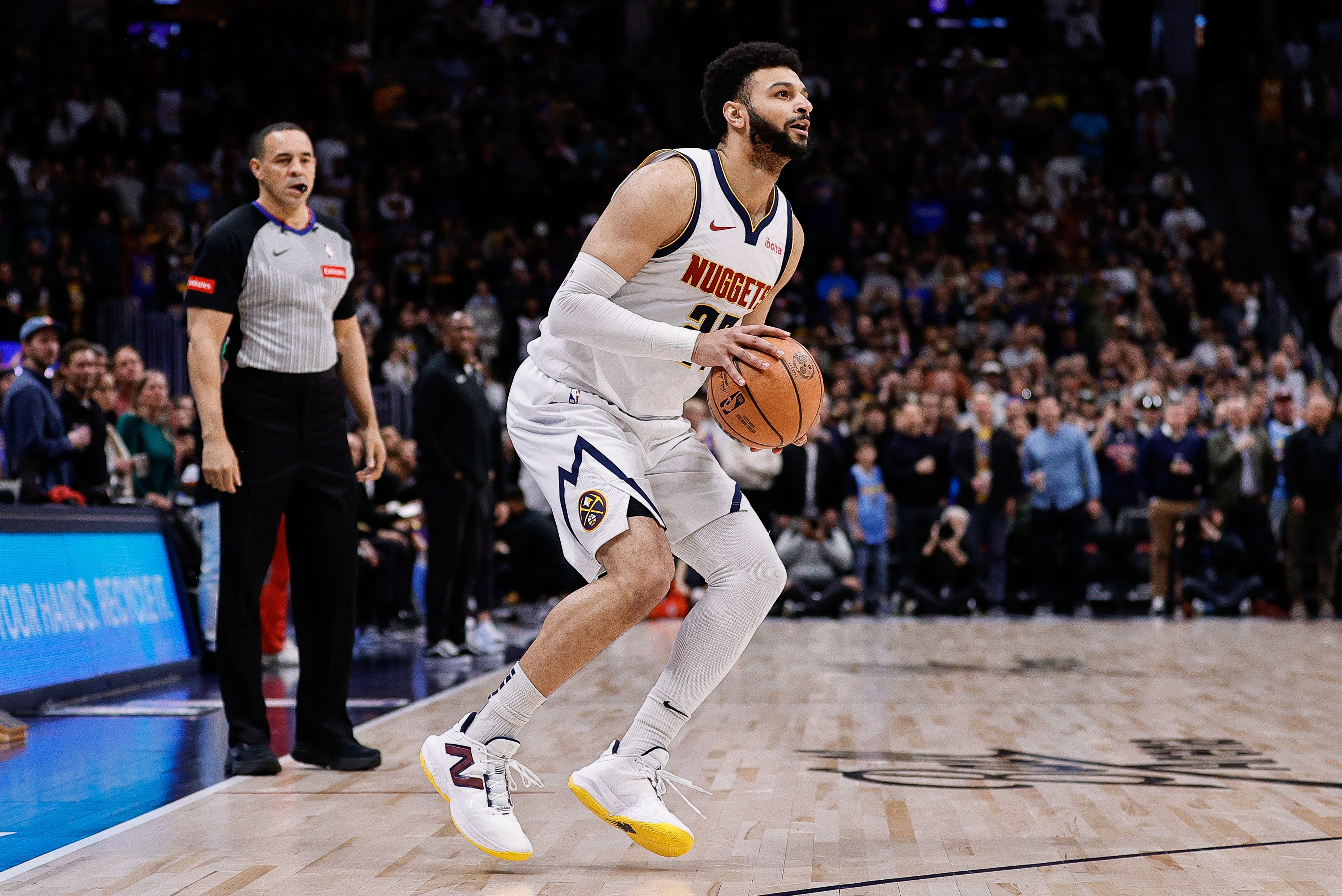 开云体育-穆雷在曼联比赛中大比分获胜，刷新纪录引发热议！的简单介绍-开云体育