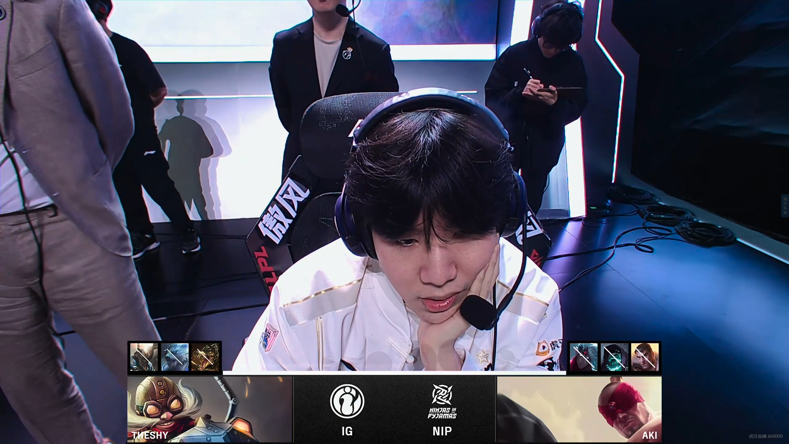 开云vip注册地址-Scout重返赛场，险胜首场状态出色，RNG观众沸腾！-开云vip注册地址