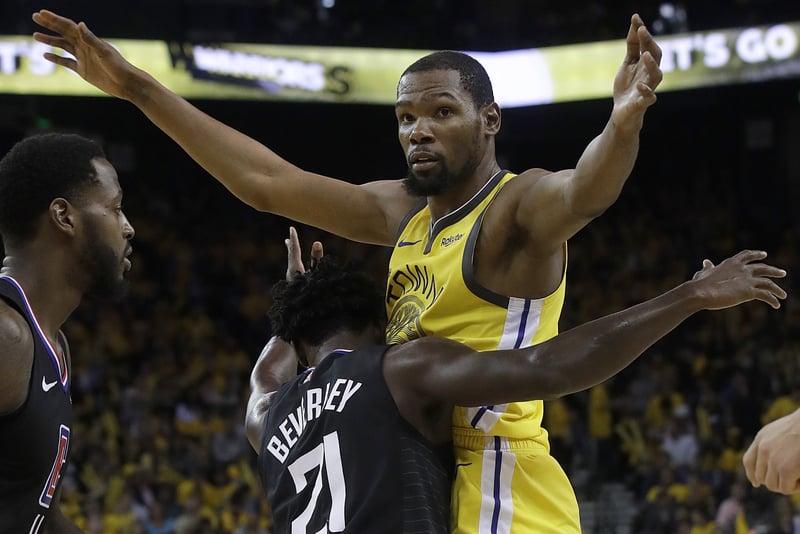 开云体育赛事-勇士教练压力巨大！，莱万多夫斯基遭遇十二持续失利赢得满堂喝彩-开云体育赛事